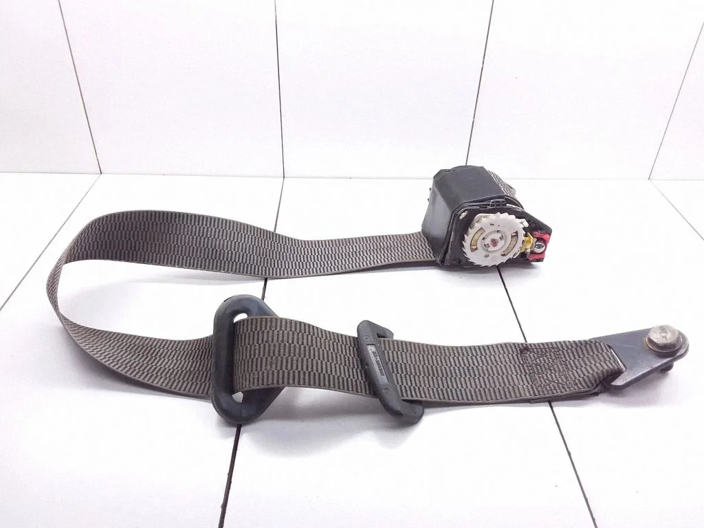 Rear seatbelt BTR7768LNF