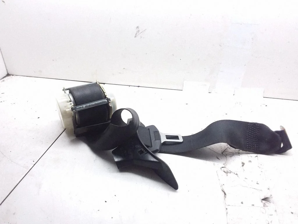 Rear seatbelt – Volkswagen Passat B6 (2005-2010)