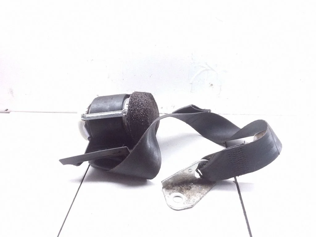 Rear seatbelt – Volkswagen Tiguan (2007-2016)