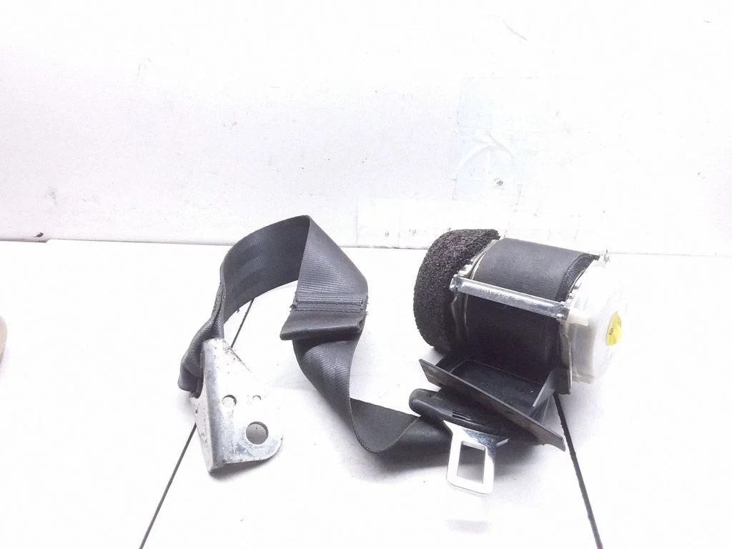 Rear seatbelt – Volkswagen Tiguan (2007-2016)