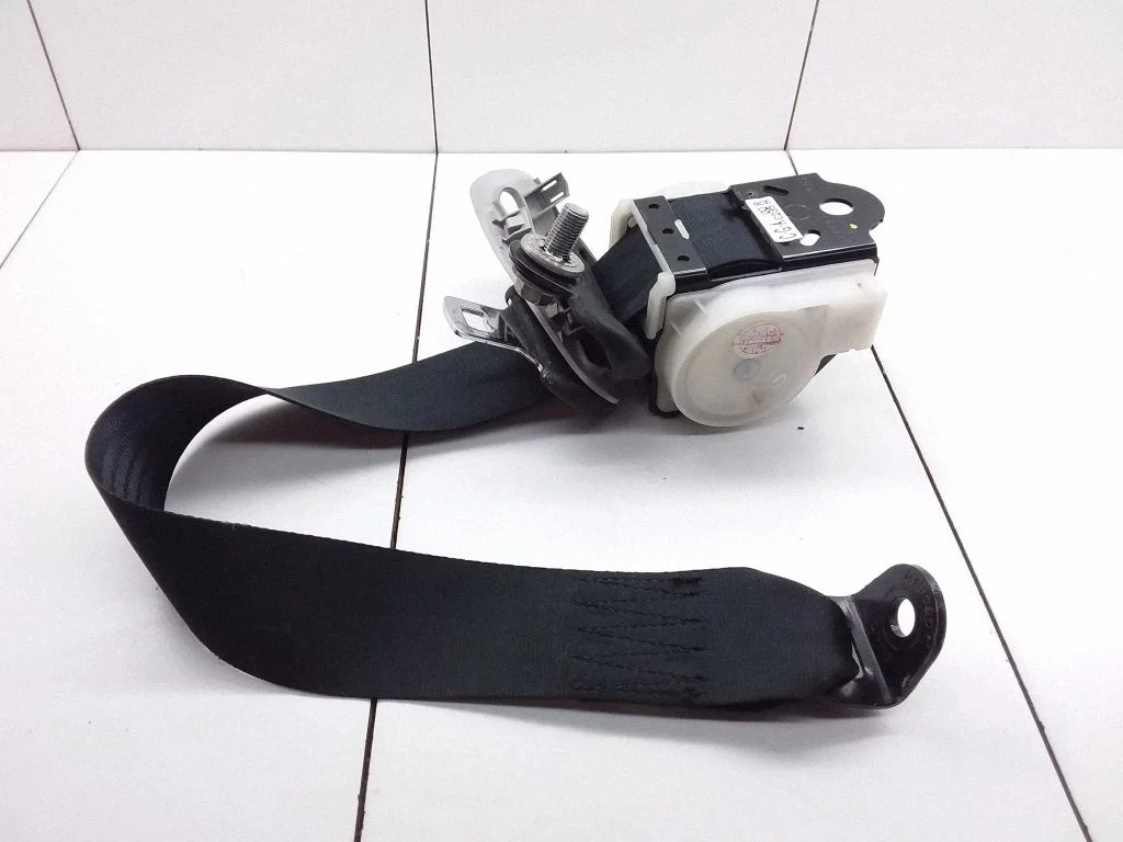 Rear seatbelt C235H