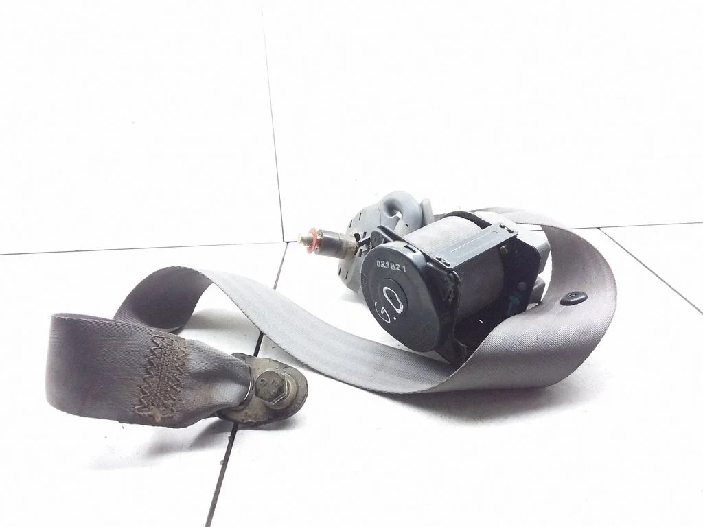 Rear seatbelt – KIA Carens I (1999-2006)