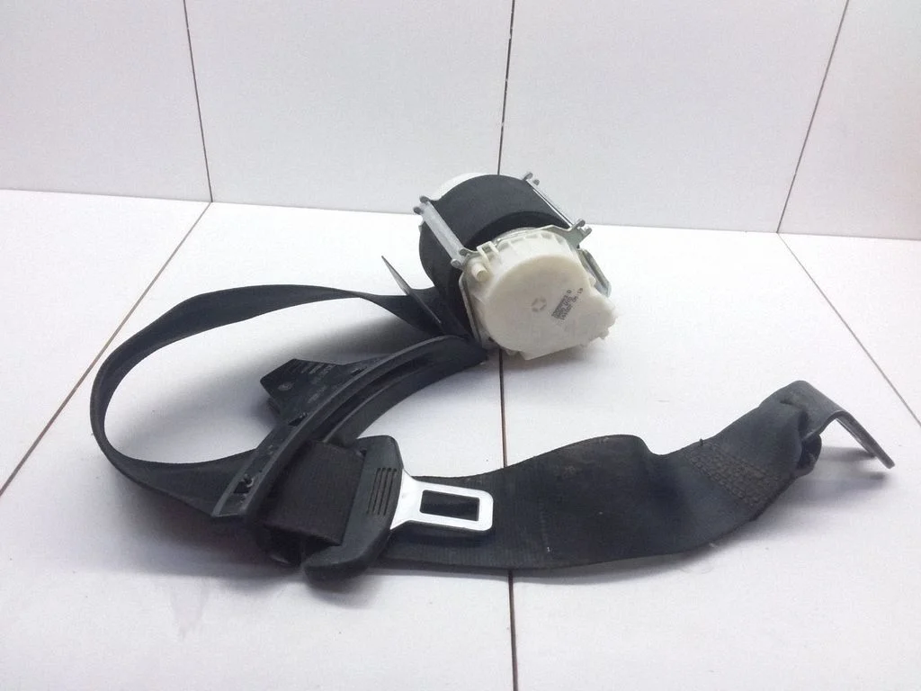 Rear seatbelt – Volkswagen Passat B6 (2005-2010)