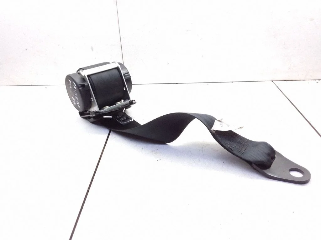 Rear seatbelt – Nissan Primera (2002-2007)