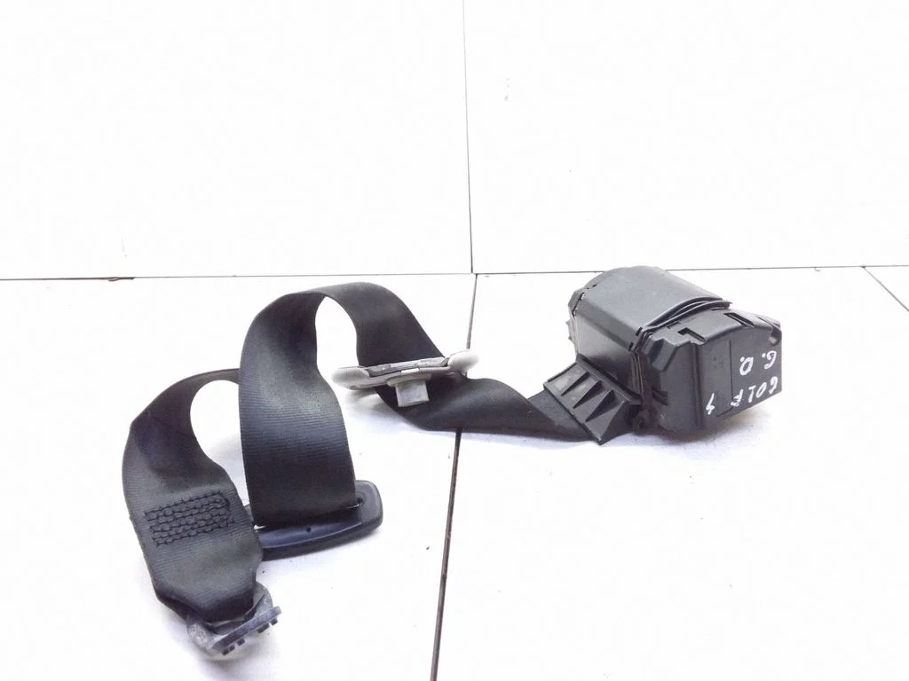 Rear seatbelt – Volkswagen Golf IV (1998-2005)