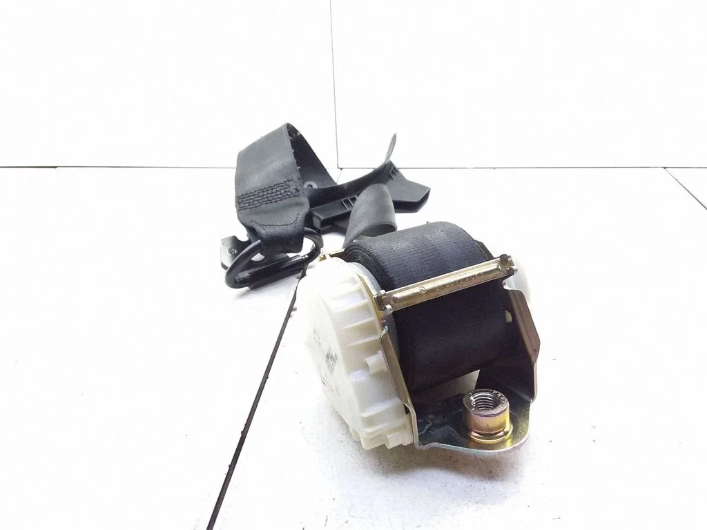 Rear seatbelt – Volkswagen Passat B6 (2005-2010)