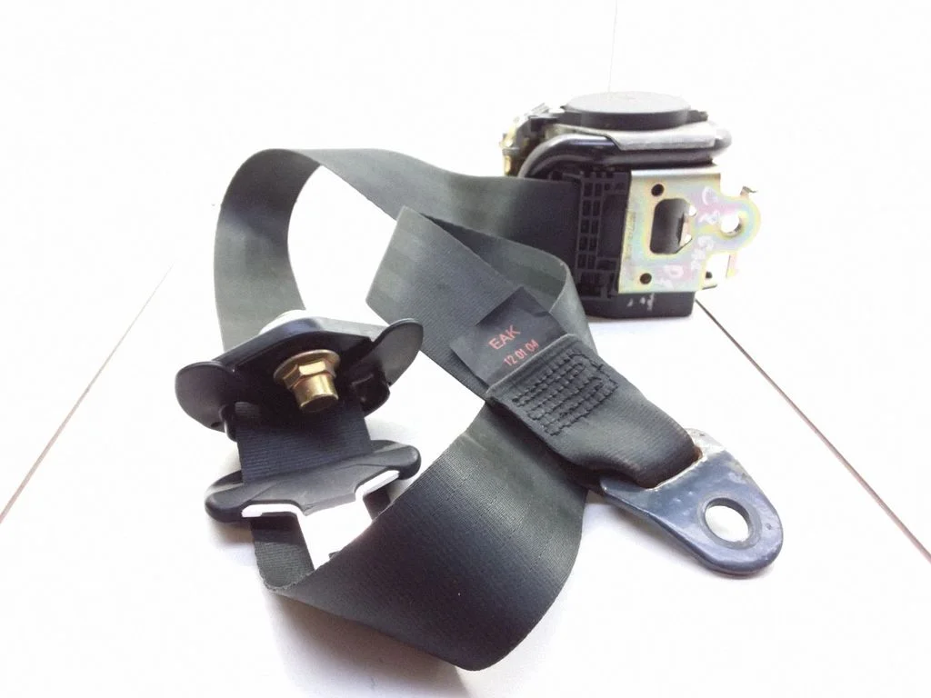 Rear seatbelt