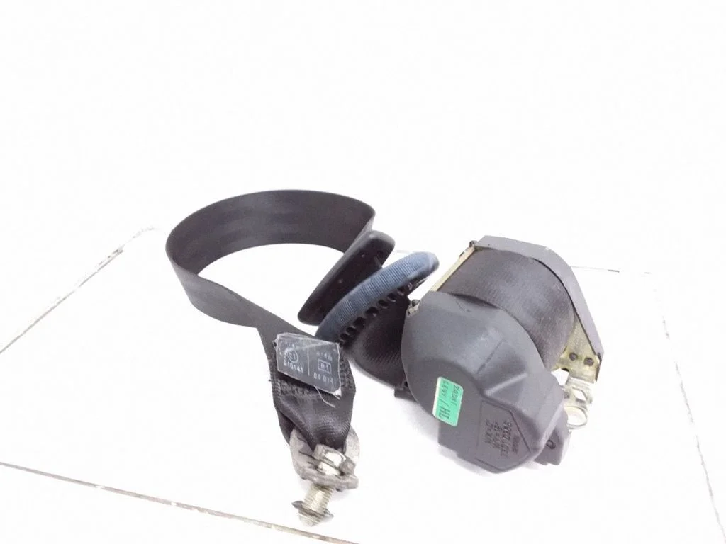 Rear seatbelt – left