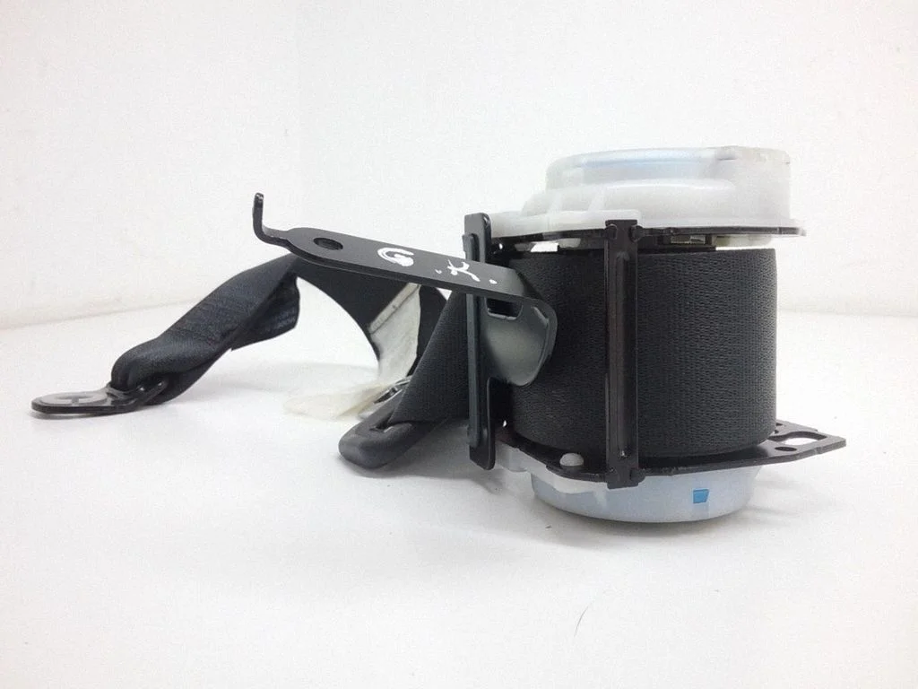 Rear seatbelt 501U97X27D