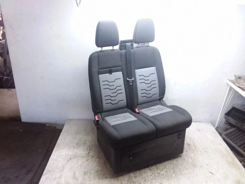 Eesmine kaheistmeline iste – Ford Transit Custom (2013-2023)