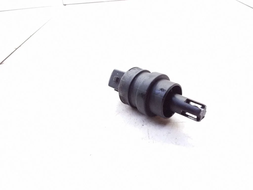 Oil temperature sensor – Volkswagen Passat B4 (1994-1996)
