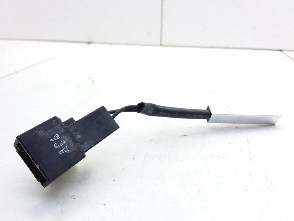 Oil temperature sensor – KIA Sorento (2002-2009)