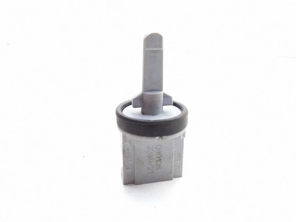 Oil temperature sensor – Volkswagen Passat B6 (2005-2010)