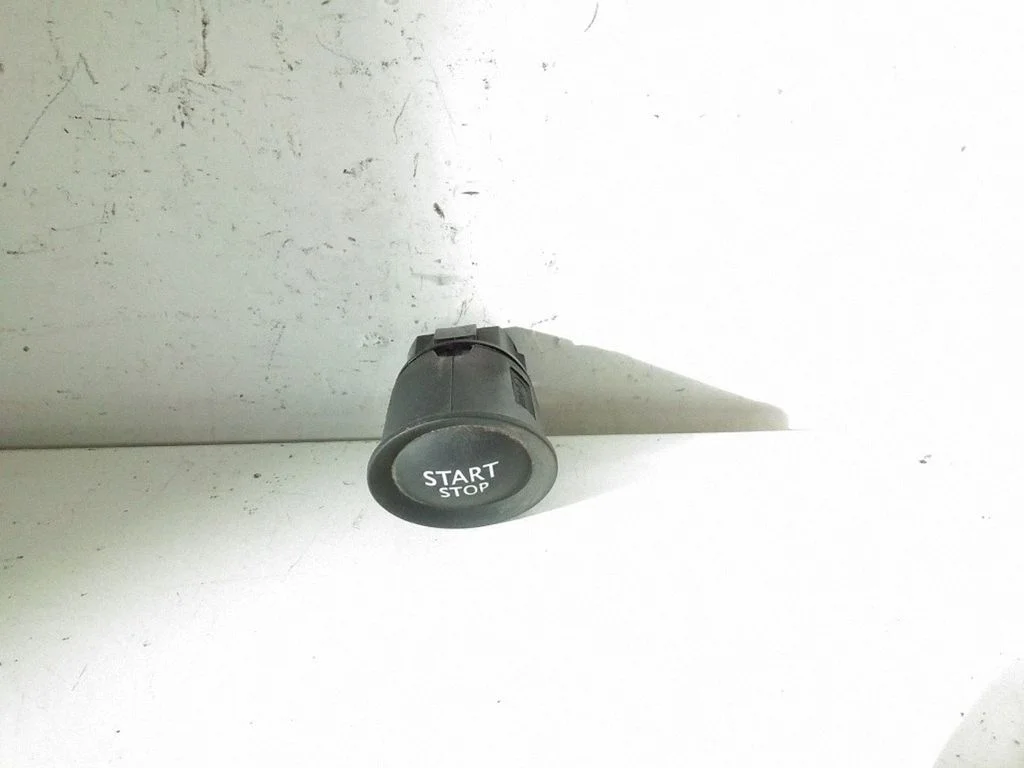 Przycisk start/stop silnika – Renault Megane II (2002-2005)