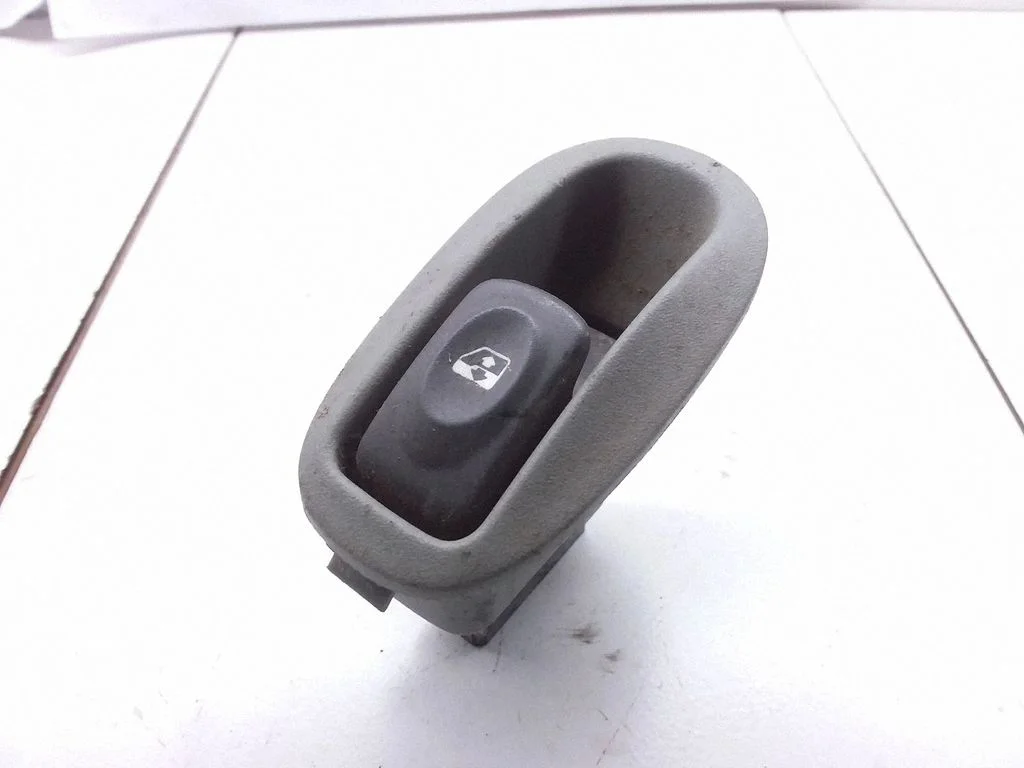 Electric window control switch – Renault Scenic I (1996-2003)