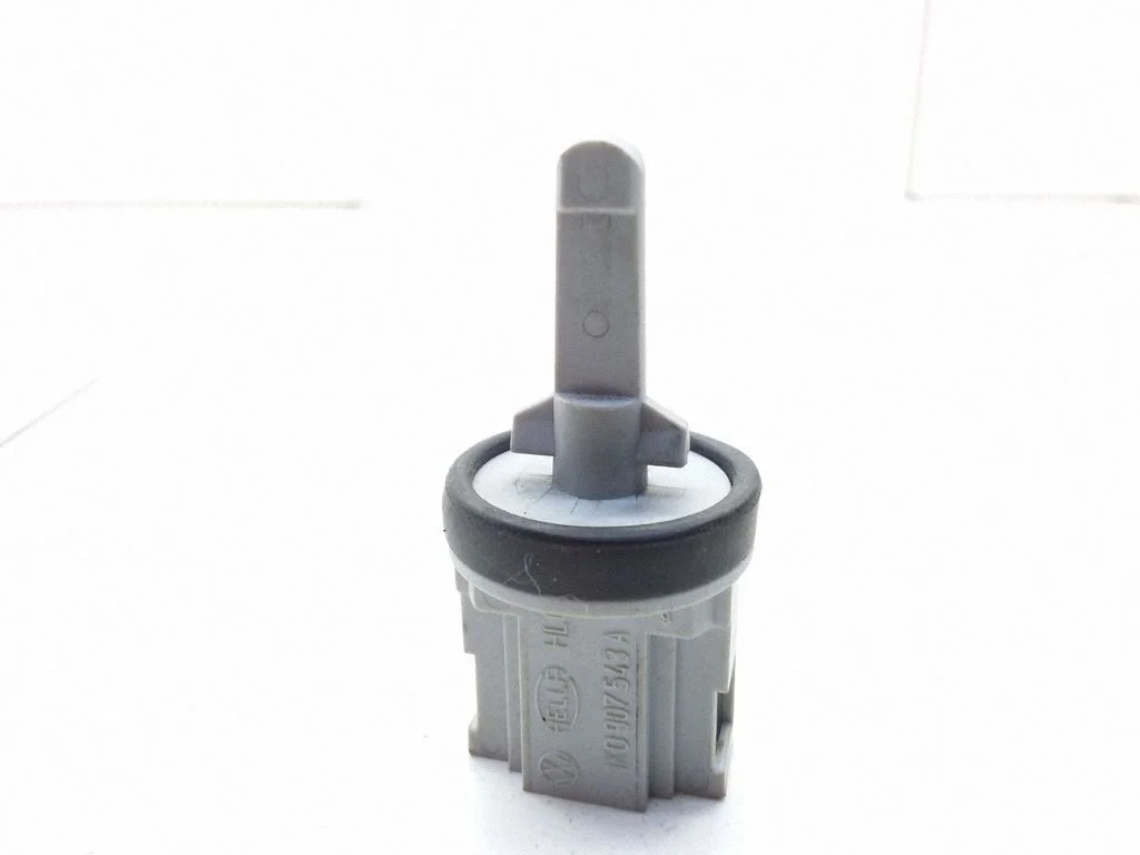 Oil temperature sensor – Volkswagen Passat B6 (2005-2010)