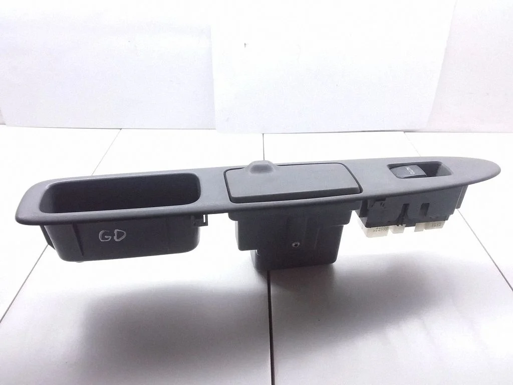 Elektrisko logu slēdzis 8403044020