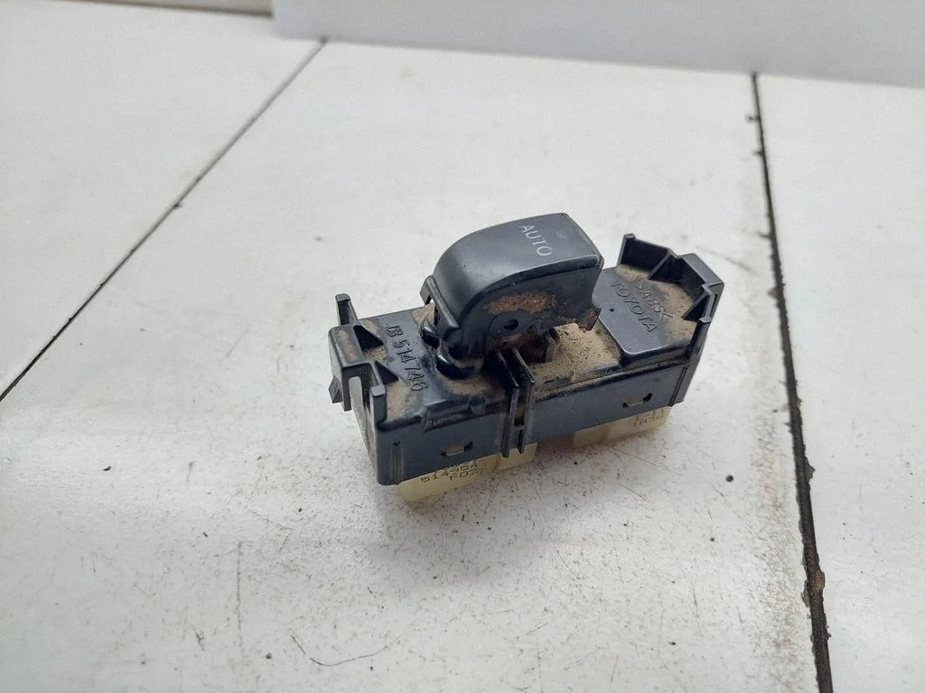 Electric window control switch – Toyota Corolla Verso E121 (2001-2004)