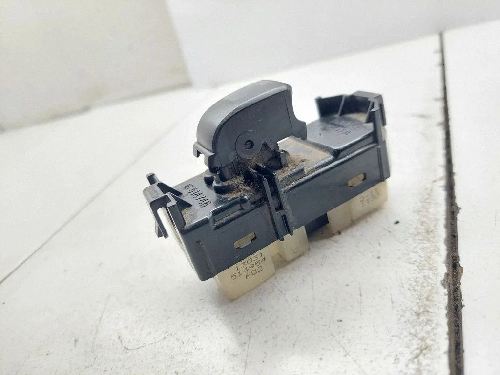 Electric window control switch – Toyota Corolla Verso E121 (2001-2004)