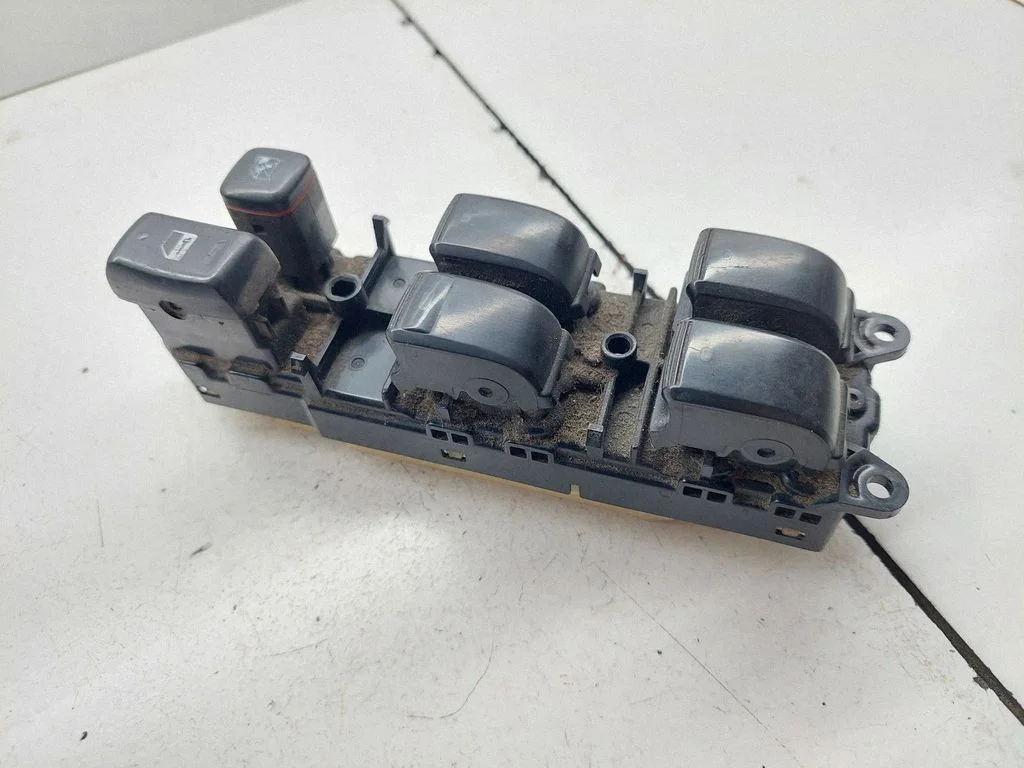 Elektrisko logu slēdzis 8404013081