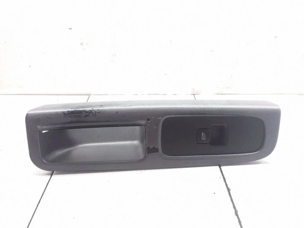Electric window control switch 8679474