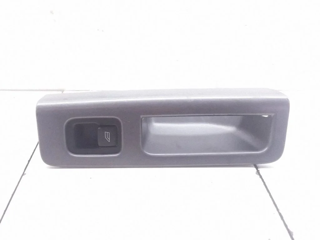 Electric window control switch 8679477