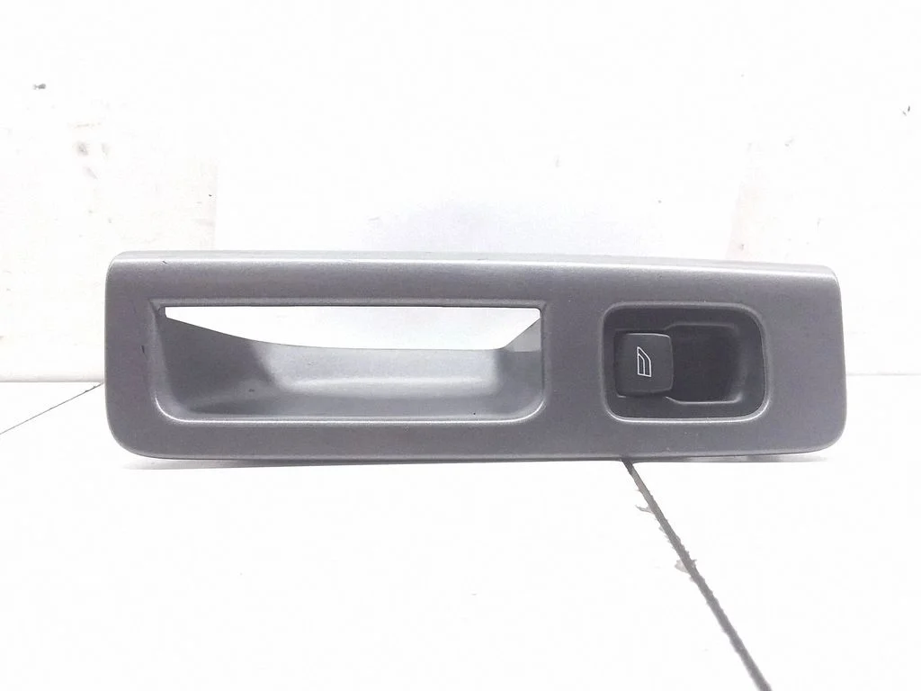 Electric window control switch 8679478