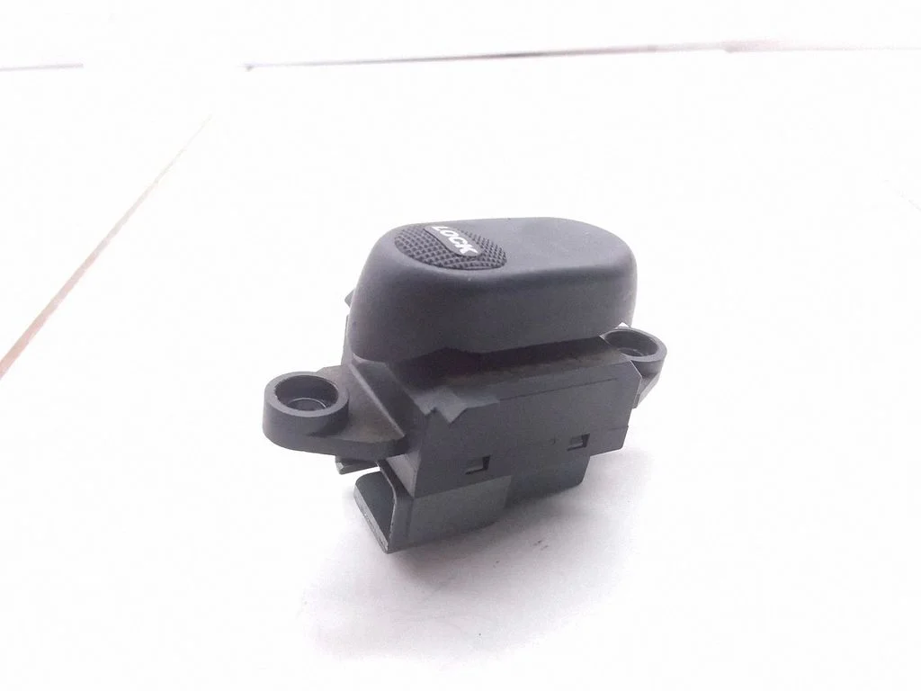 Electric window control switch 04671623AA