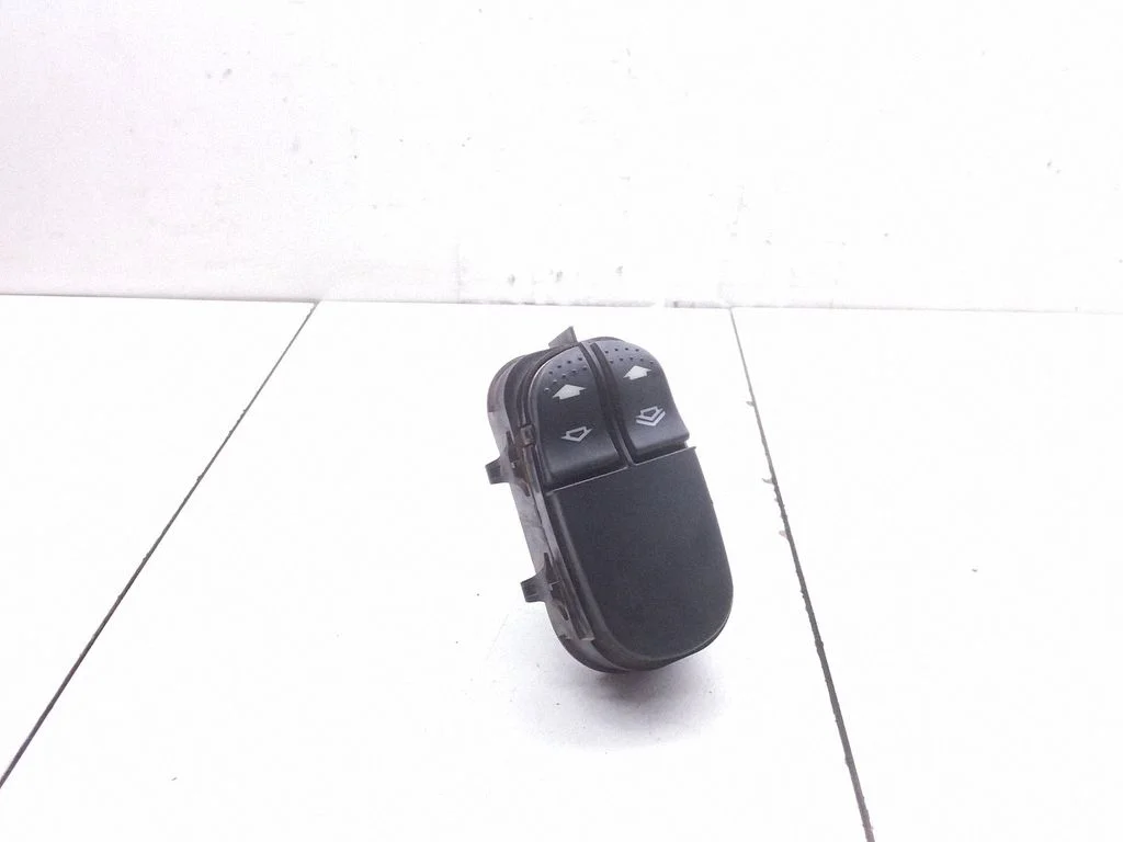 Electric window control switch – Ford Focus (1998-2004)