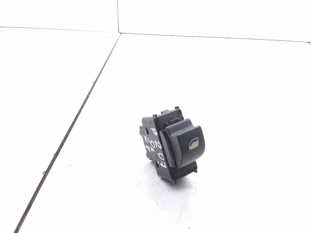 Electric window control switch – Peugeot 207 CC (2007-2014)