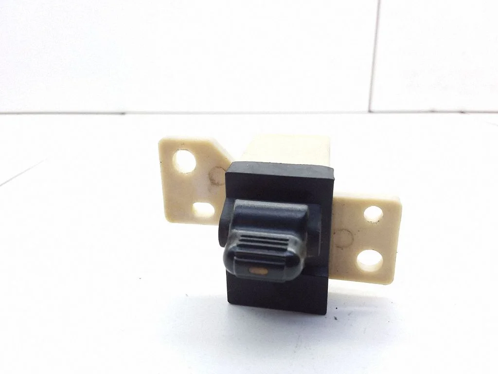 Electric window control switch 39754D – Chrysler Stratus (1995-2001)
