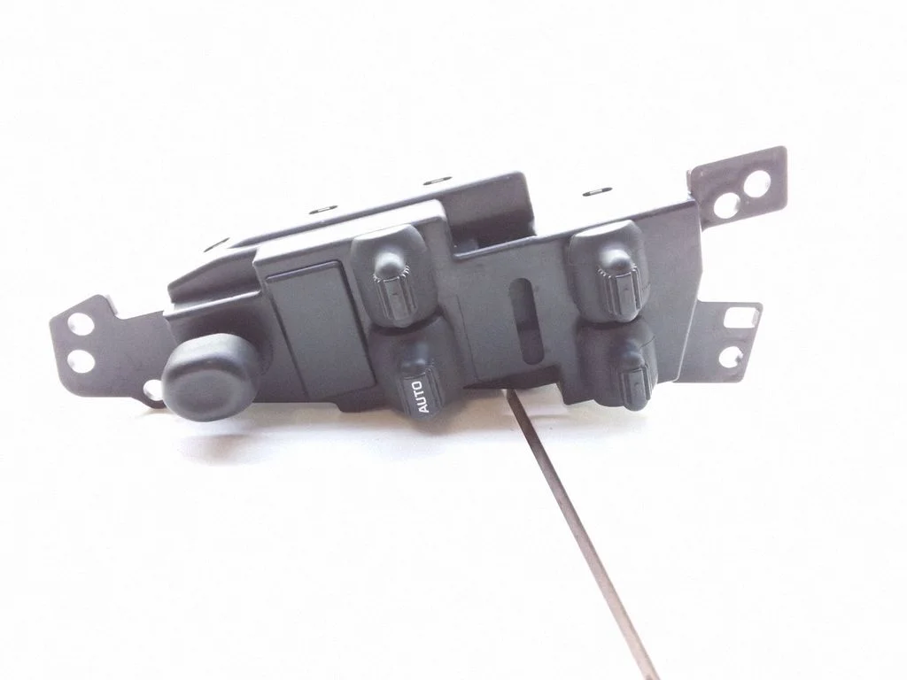 Electric window control switch 39754D
