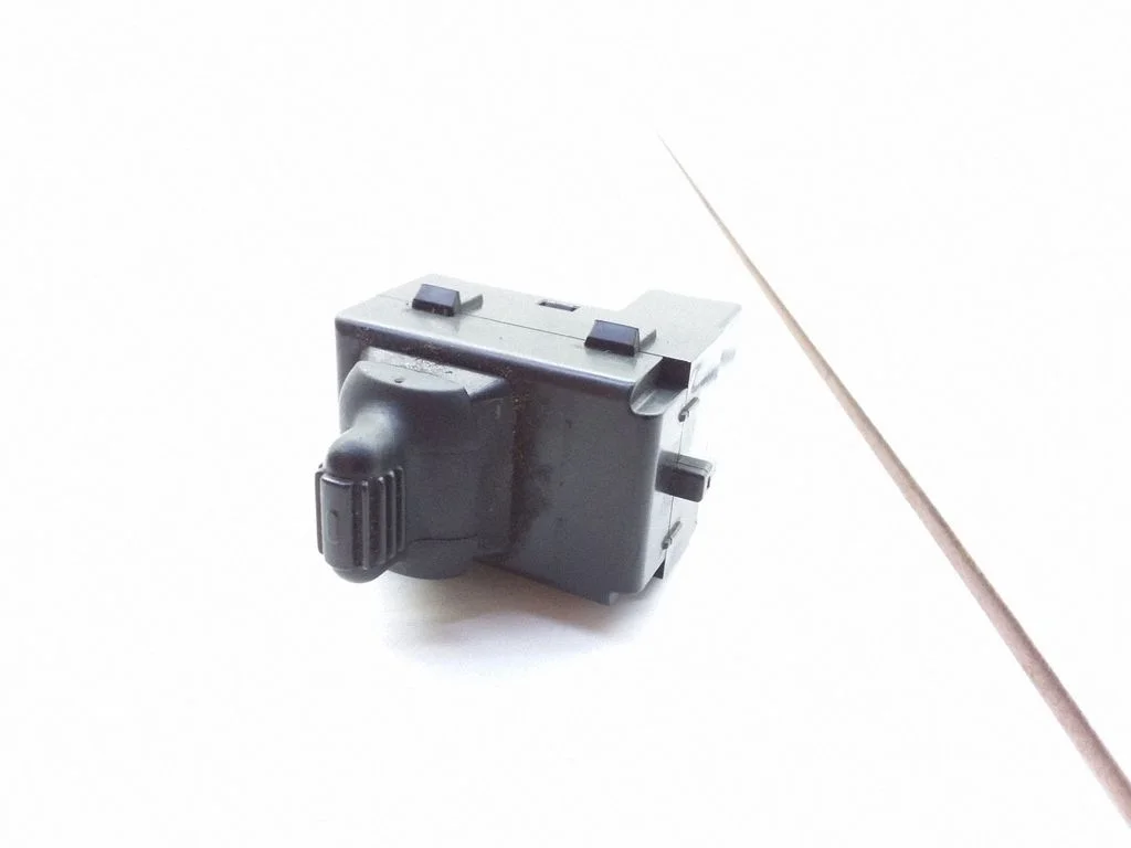 Electric window control switch 04602465AA
