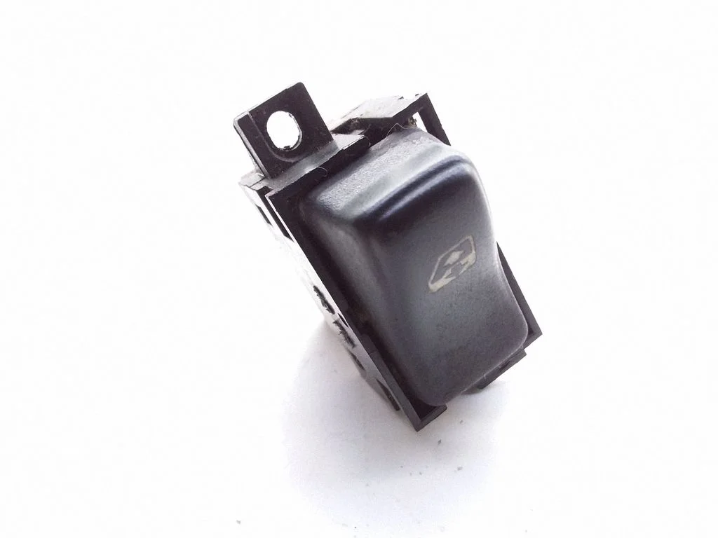 Electric window control switch – Renault Safrane (1992-2000)