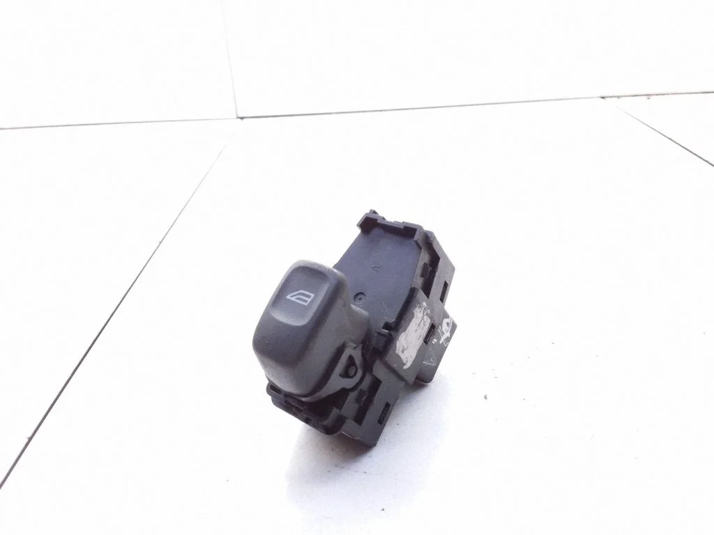 Electric window control switch 9472275