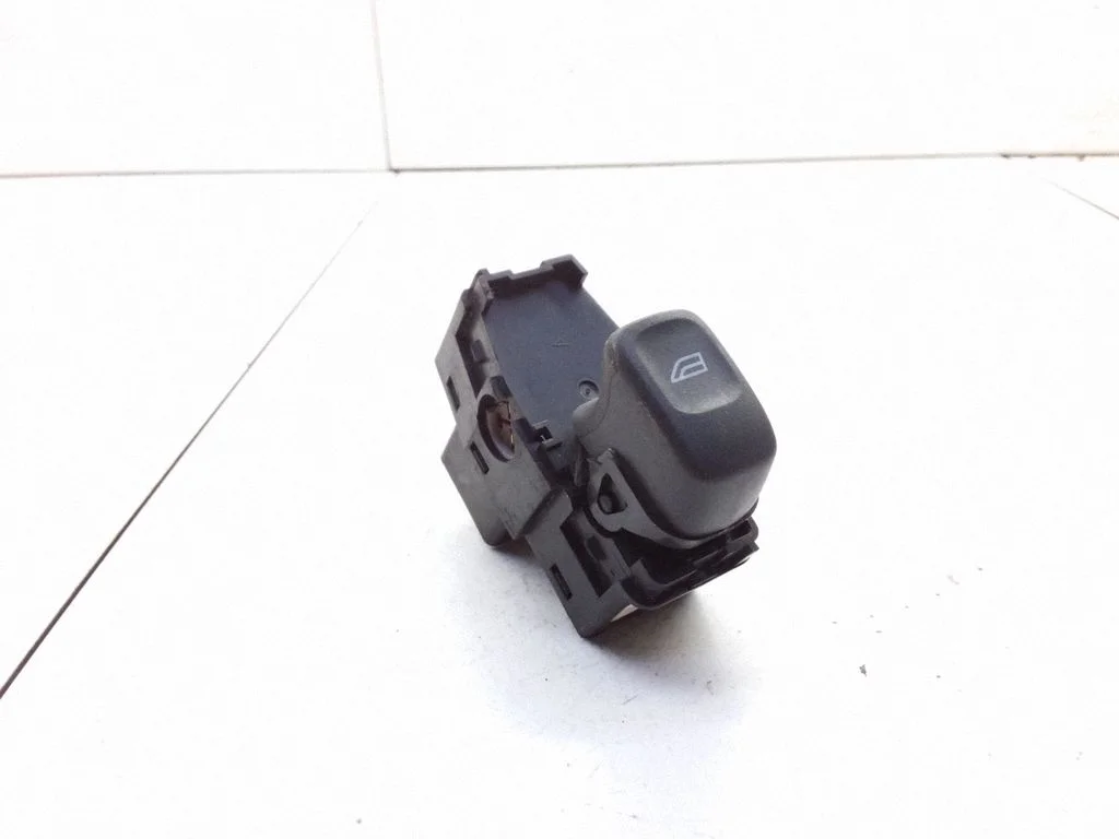 Electric window control switch 9472275