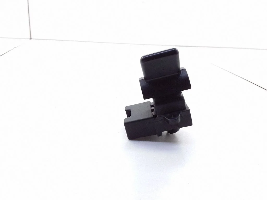 Electric window control switch 36818