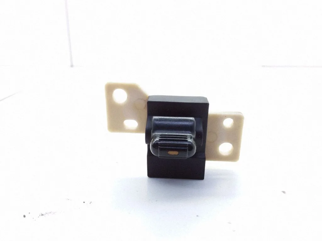 Electric window control switch 4608323