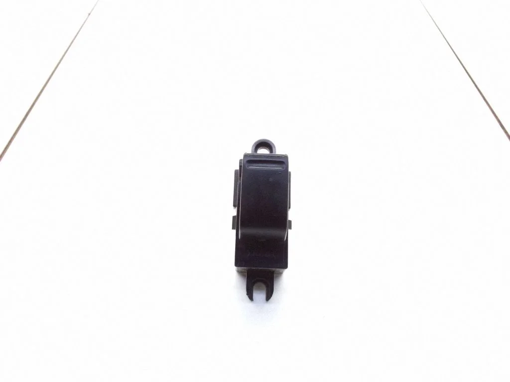 Electric window control switch 25411AV600
