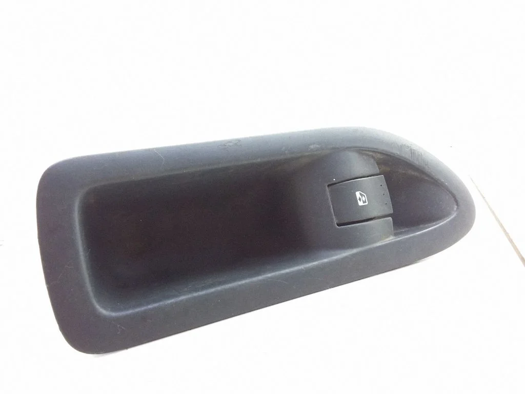 Electric window control switch 8200016014