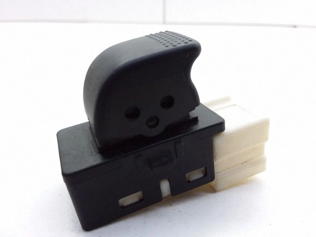 Electric window control switch – rear right