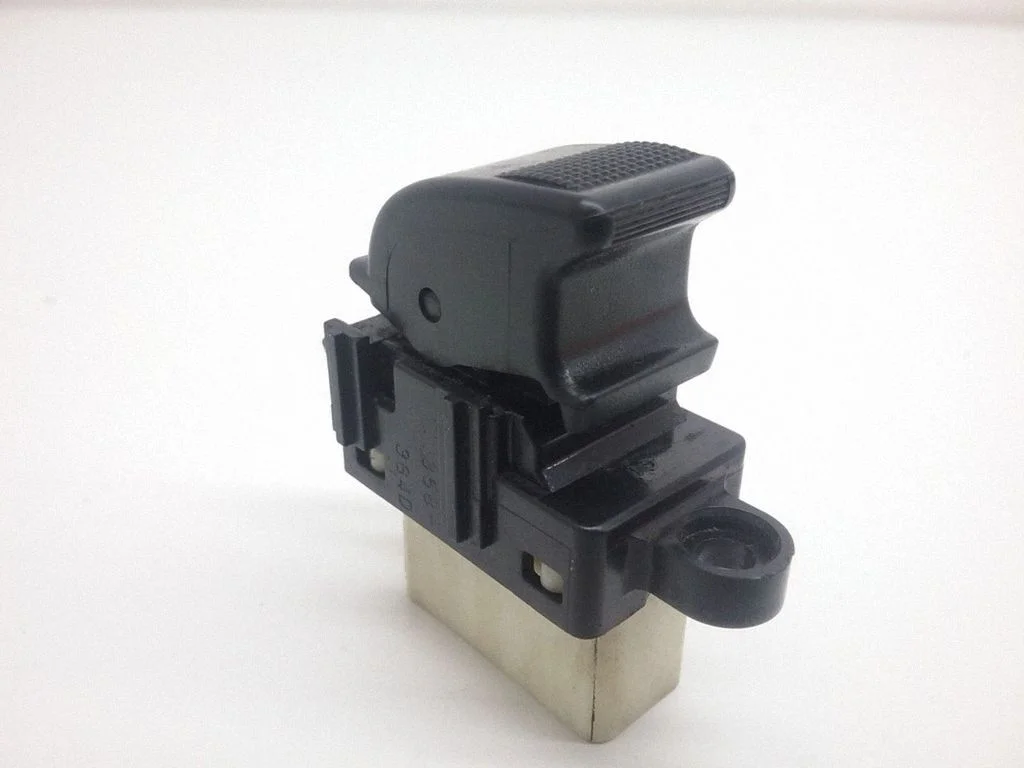 Electric window control switch 3583G4D