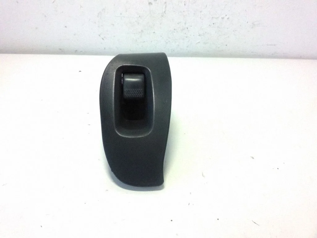 Electric window control switch 94266AE050
