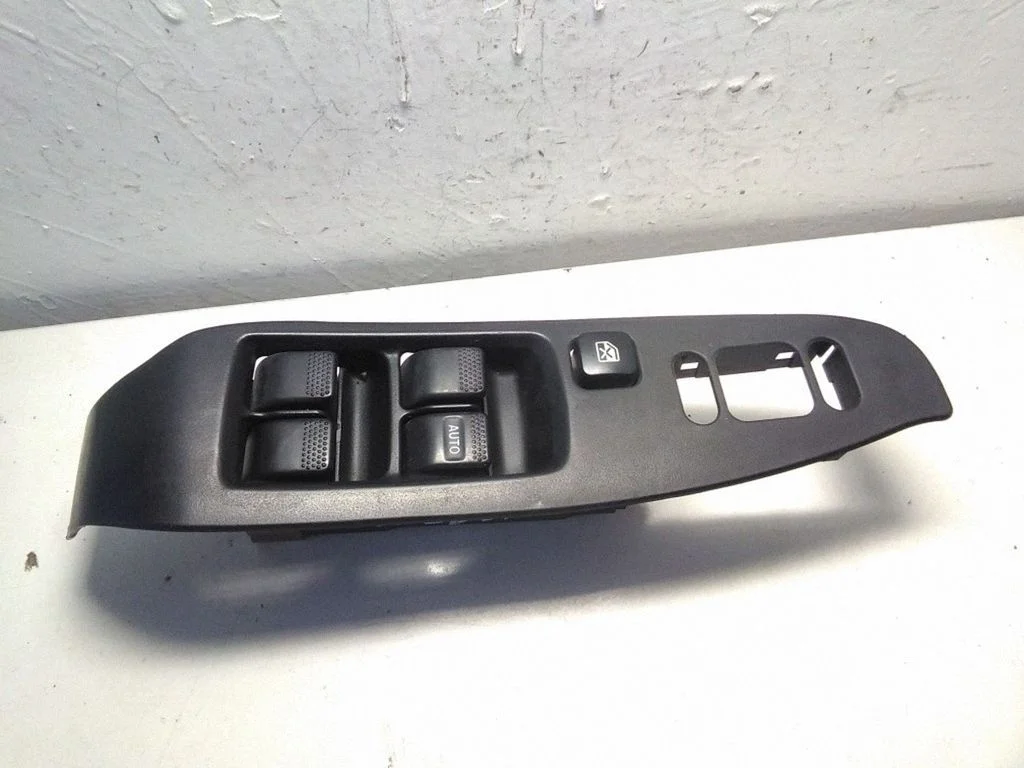 Electric window control switch 94266AE000