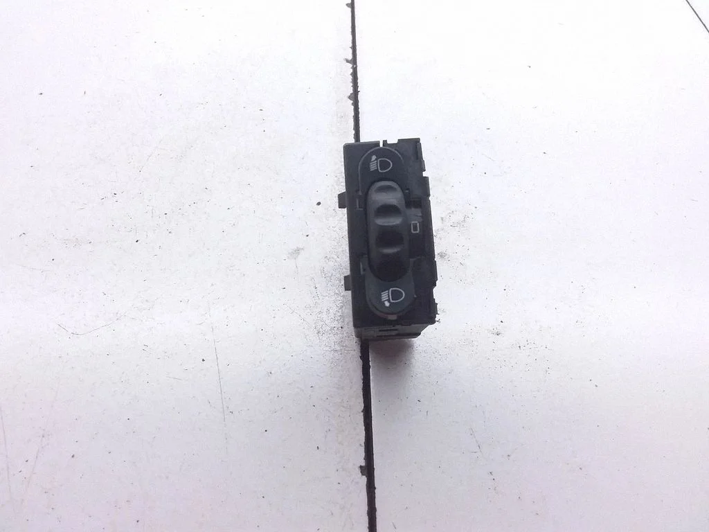 Headlight level height control switch – Opel Vivaro (2001-2014)
