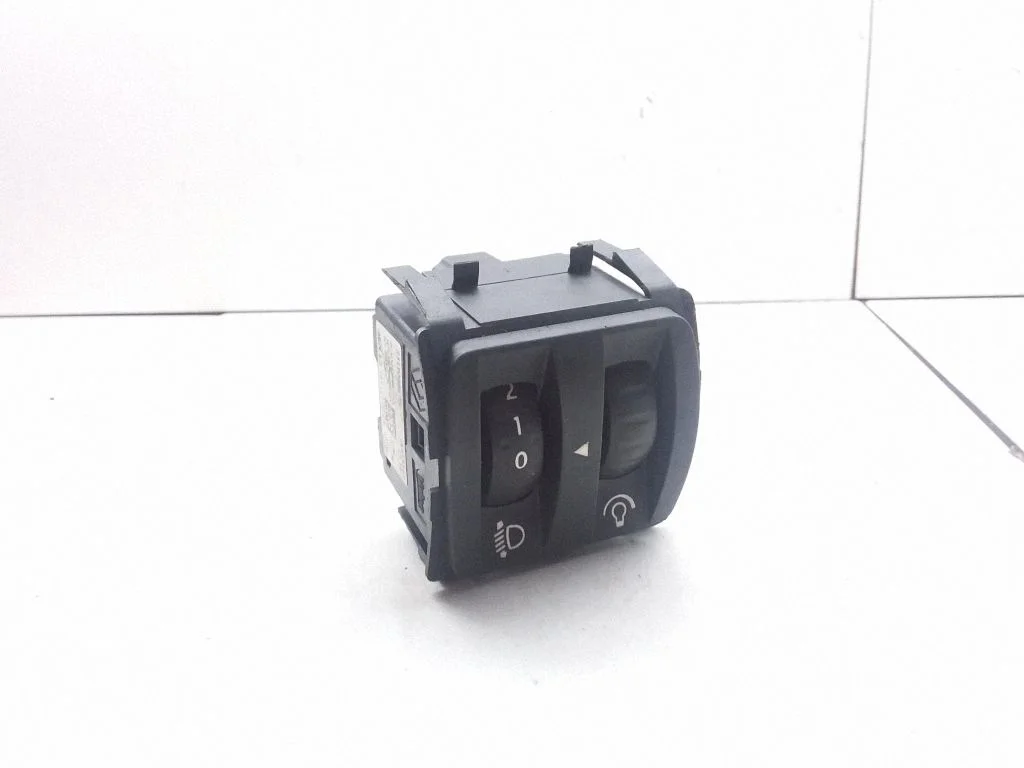 Headlight level height control switch – Opel Vivaro (2014-2018)