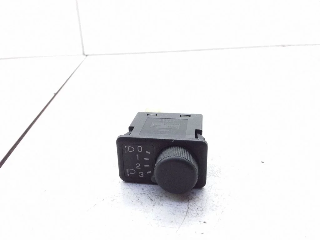 Regulator poziomu reflektorów – Nissan Almera N16 (2000-2010)
