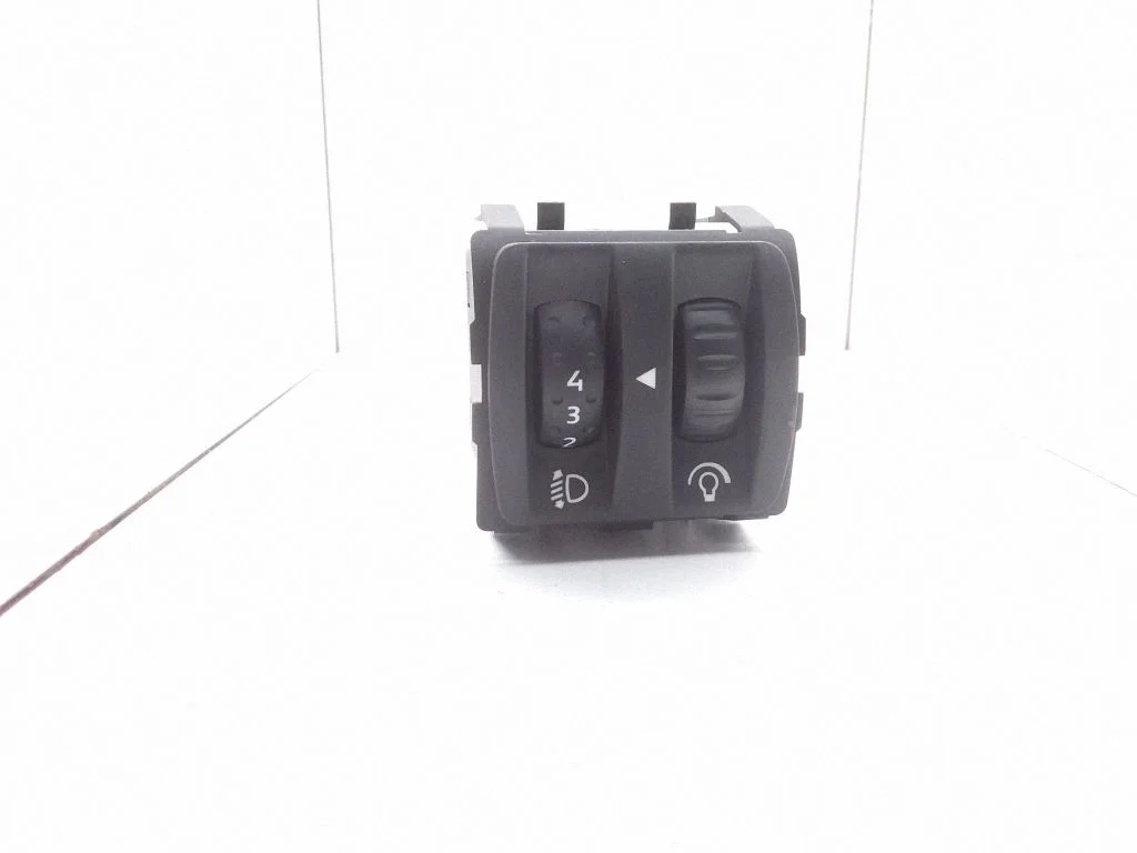 Headlight level height control switch – Renault Megane III (2009-2016)