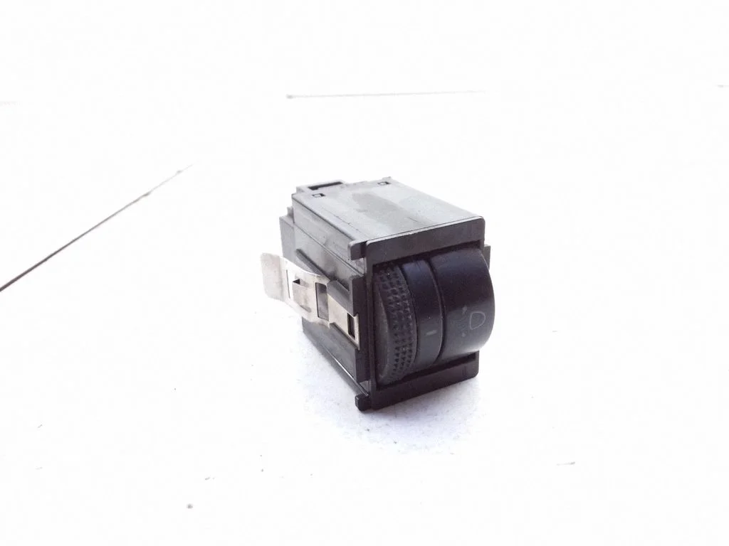 Headlight level height control switch – Skoda Octavia Mk1 (1U) (1996-2004)