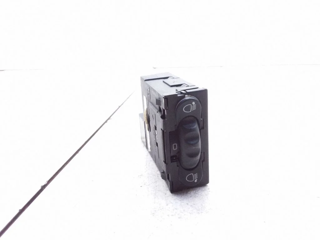 Headlight level height control switch – Renault Megane I (1995-2002)